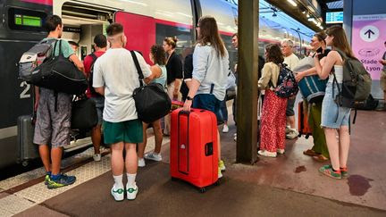 SNCF : à partir de dimanche, les voyageurs devront respecter les nouvelles règles de limitation des bagages dans les TGV et les Intercités