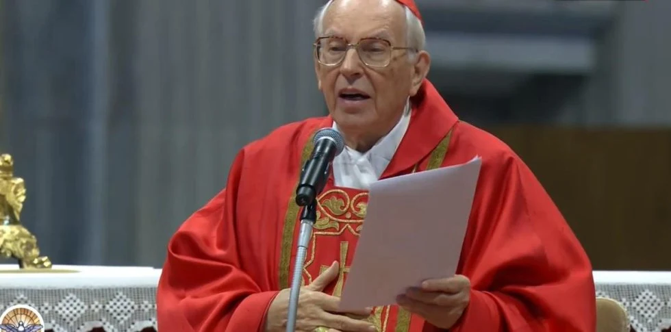El cardenal Giovanni Battista Re, decano del Colegio Cardenalicio.