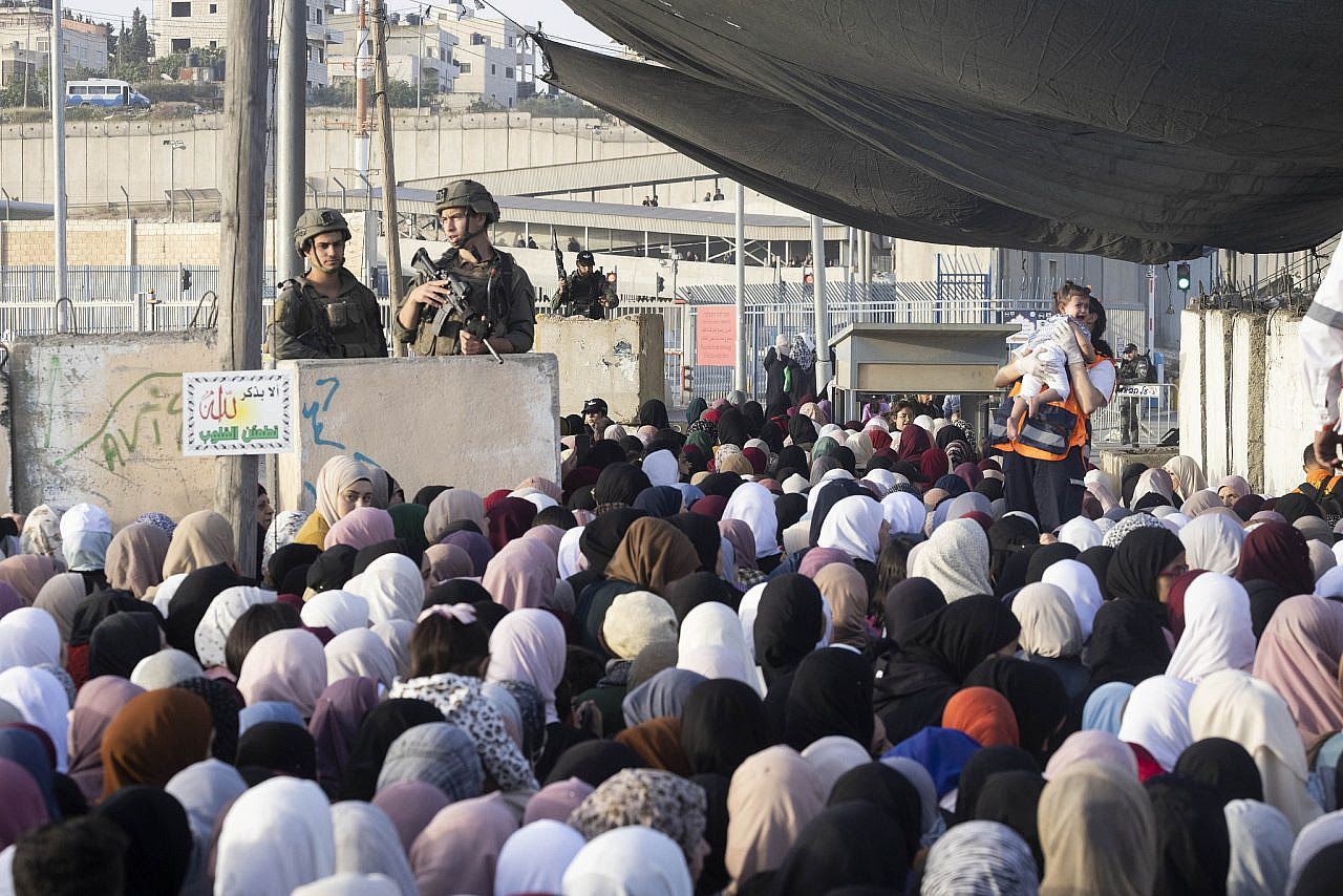 Palestinians cross Qalandiya checkpoint on their way from the West Bank to the fourth Friday prayer of Ramadan in Al-Aqsa Mosque, April 29, 2022. (Oren Ziv)