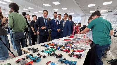 Una treintena de equipos de 19 centros educativos de la región participa en la primera final regional de F1 in Schools