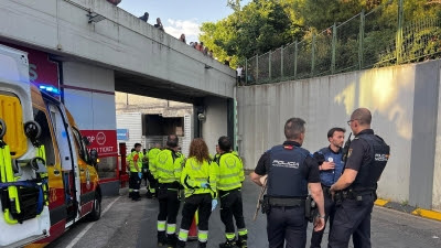 Herida grave al precipitarse desde 7 metros tras ser agredida por un hombre en la estación de Méndez Álvaro
