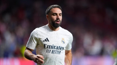  El lateral del Real Madrid Dani Carvajal ya entrena con botas sobre el césped