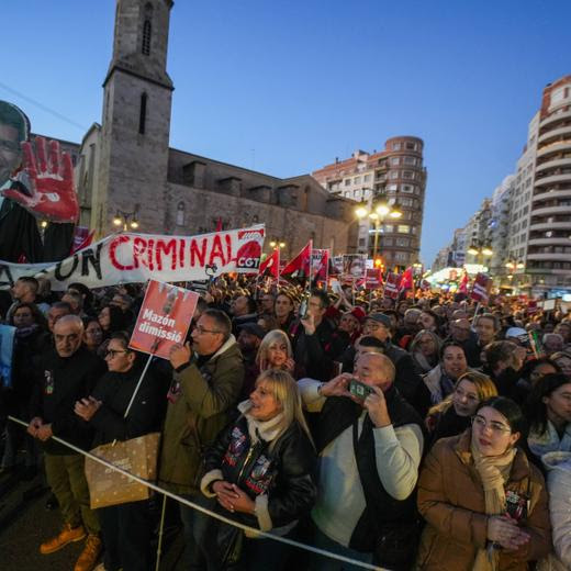 Third demonstration in Valencia against the management of MazÃ³n during the DANA Dozens of people during the third demonstration called against the management of the DANA of the president of the Generalitat, from the Plaza del Ayuntamiento to Plaza de America, on December 29, 2024, in Valencia, Comunidad Valenciana Spain The protest comes two months after the floods that devastated the province of Valencia On this occasion, tribute is paid to the farmers, who have left the field to get mud , so they have been responsible for opening the demonstration 29 DECEMBER 2024 Valencia Valencia Comunidad Valenciana Valencia Comunidad Valenciana Spain PUBLICATIONxNOTxINxESP Copyright: xJorgexGilx 6426844