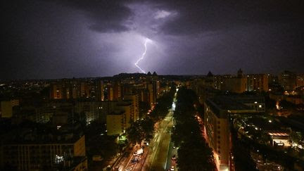 Vague de chaleur : la vigilance orange aux orages étendue au Cher, 12 départements désormais concernés