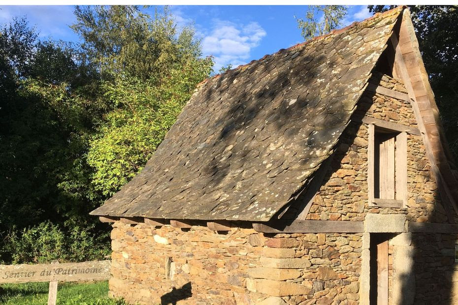 Connaissez-vous les sécadous, ces séchoirs à châtaignes du Cantal ?