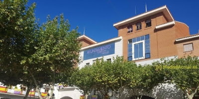 Torrejón.- La calle Verano estrena el tercer jardín vertical del municipio de 114 metros de longitud