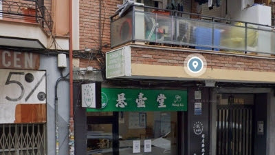 Sucesos.- Descubren un centro de masajes en Usera que hacía electrocardiogramas, vendía cigarras alimenticias y fármacos