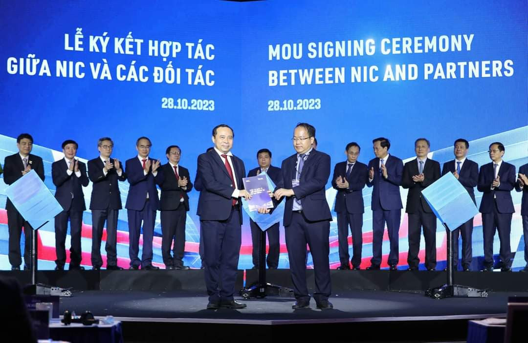 ĐHQG-HCM ký kết hợp tác với Trung tâm Đổi mới sáng tạo Quốc gia