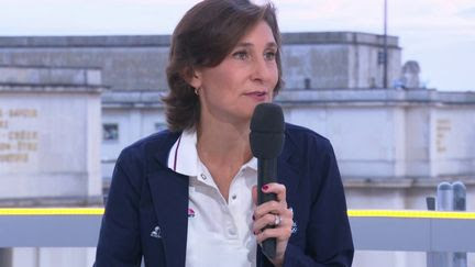 Léon Marchand 'nous a tous transpercé le cœur hier', réagit Amélie Oudéa-Castéra, ministre des Sports et des JO