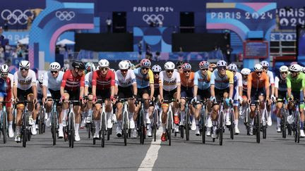 Cyclisme aux JO 2024 : une première échappée prend le large dans les Yvelines... Suivez la course en ligne