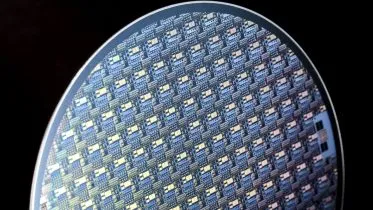 GaN on Si Wafer Comprising Vertical Components