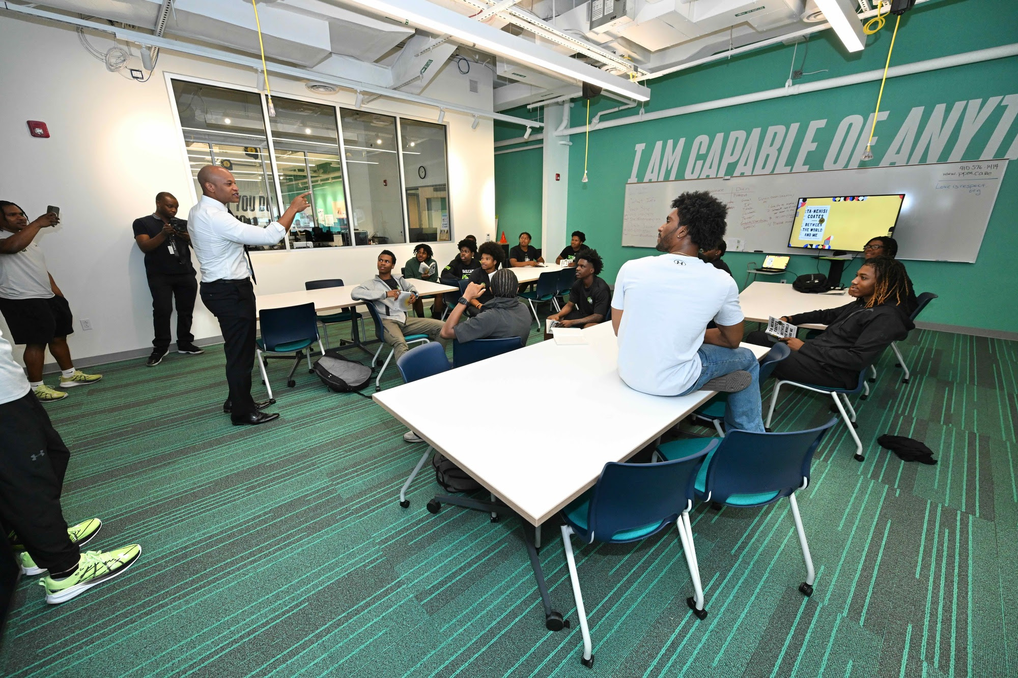Governor Moore Visits Baltimore City Youth Development Nonprofit for Roundtable on Empowering Young Men and Boys (3)