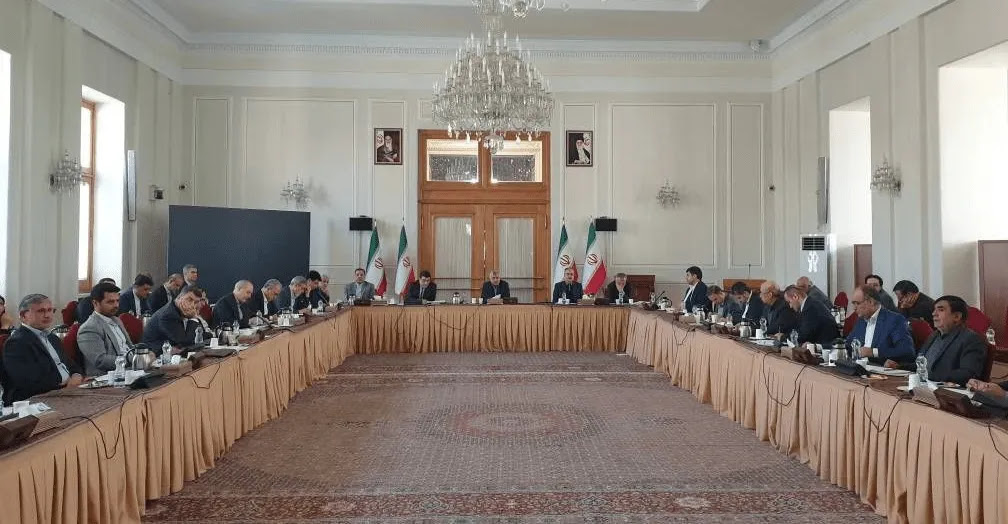 Economic relations with Iraq top the agenda at a high-level Iranian meeting.