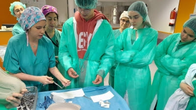 Más de 650 alumnos se acercan al mundo laboral con el programa 4º ESO + Empresa en los hospitales públicos madrileños