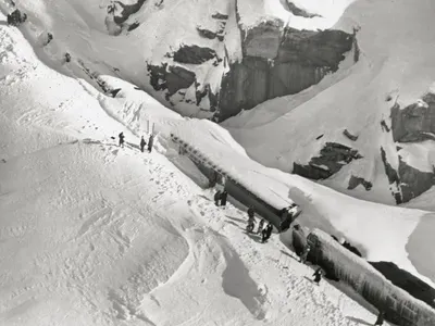 When a Deadly Winter Storm Trapped a Luxury Passenger Train Near the Donner Pass for Three Days image