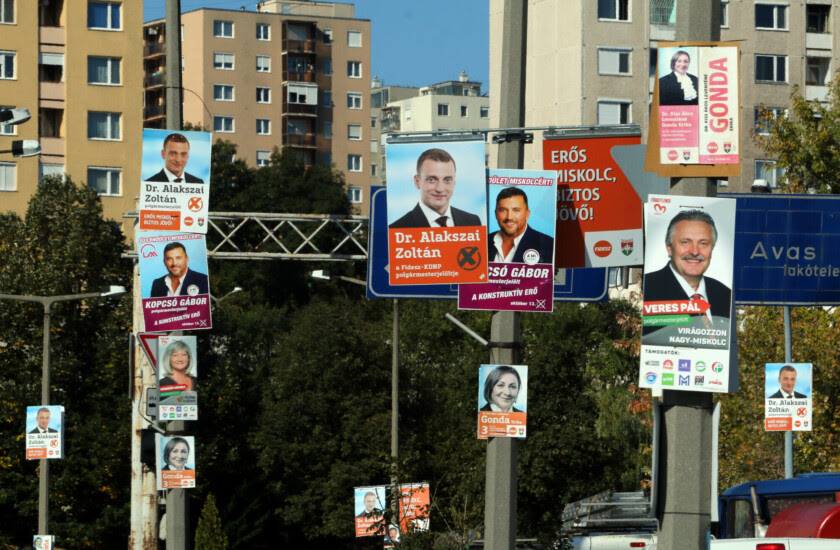 Miskolci fideszes választási plakátok. Az eszakhirnok.com megtudta, a nyomozás tart, gyanúsítottként még senkit nem hallgattak ki