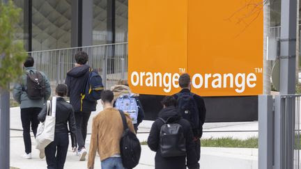 'Des collègues ont la boule au ventre le matin' : 15 ans après les suicides chez France Télécom, Orange fait-elle face à une nouvelle crise sociale d'ampleur ?