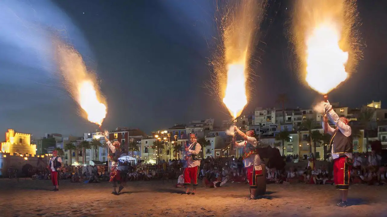 La fiesta de moros y cristianos vuelve a la costa de Alicante