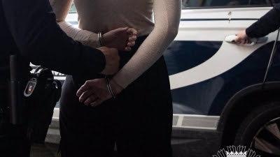  Detenidas dos mujeres por vender droga y esconder decenas de papelinas junto al parabrisas de su coche