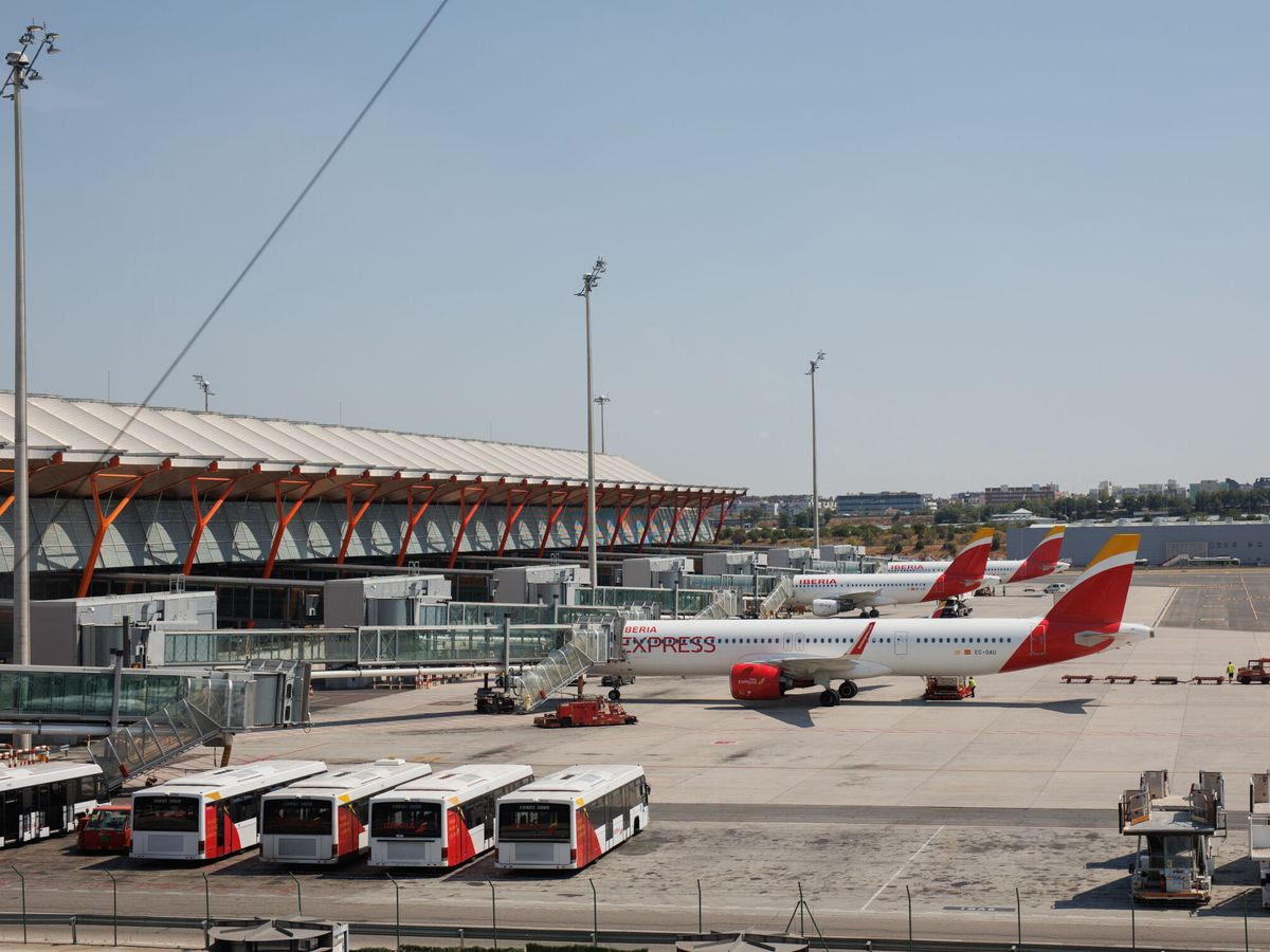 Foto: Varios aviones en la terminal 4 del Aeropuerto Adolfo Suárez Madrid-Barajas. (Europa Press/Alejandro Martínez Vélez)