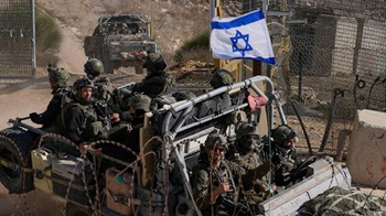 Israel troop enter Syria image