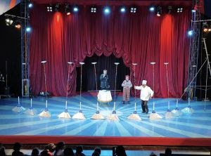 Companhia com integrantes da terceira idade e espetáculo com palhaça argentina são destaques da segunda quinzena de programação d'O Mundo do Circo SP