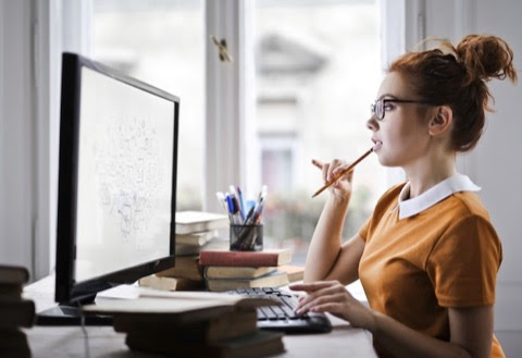 Work-redhead-computer