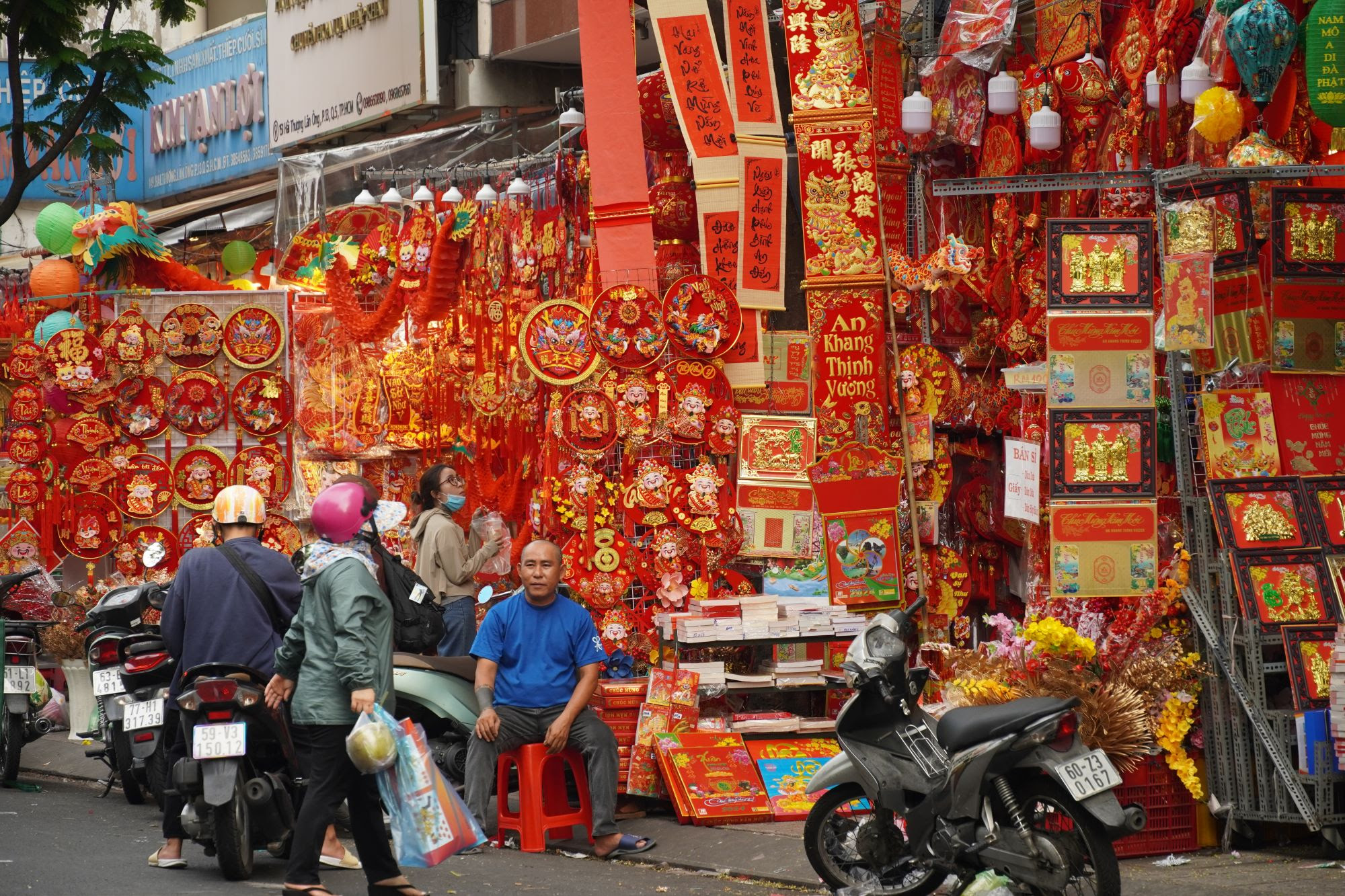 
Chợ online bán hàng trang trí Tết lên ngôi- Ảnh 1.