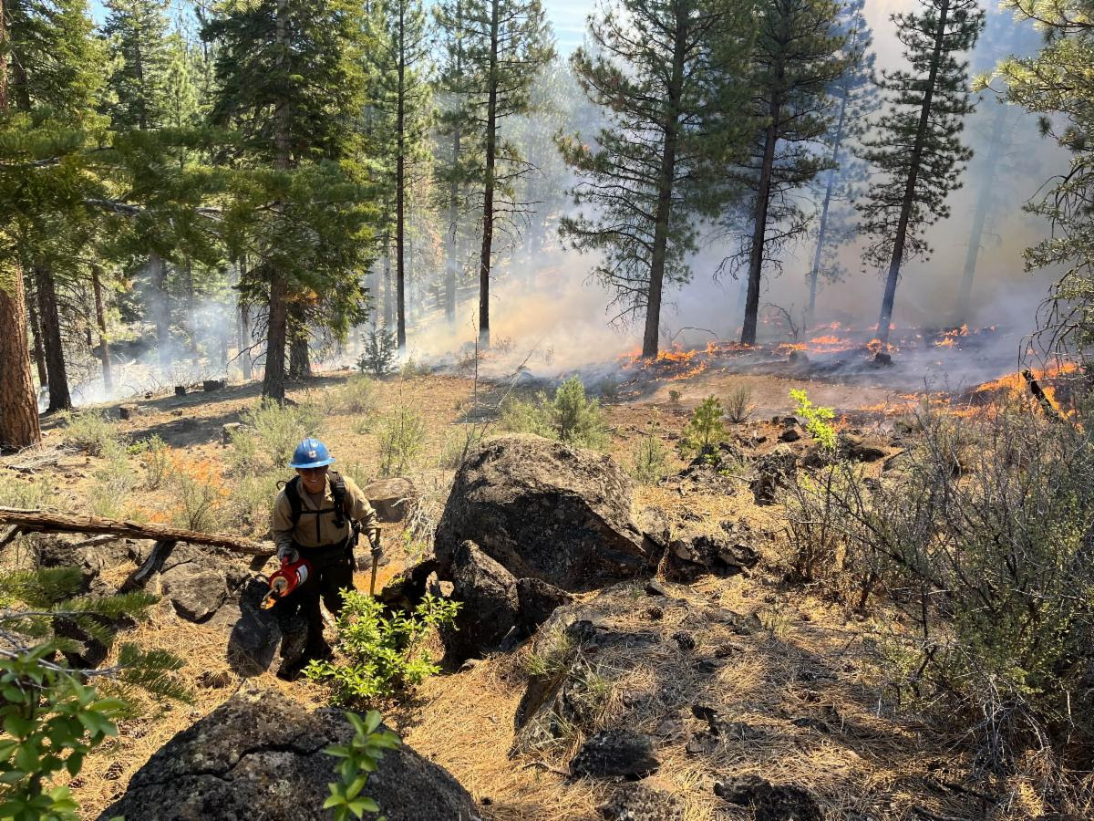 Bombero de Klamath NF en Van Bremmer Rx primavera de 2023