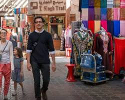 Imagen de family shopping in a souk in Dubai