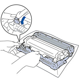 Placez fermement la cartouche de toner dans l'unité tambour jusqu'à ce que vous entendez un clic.
