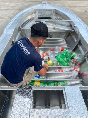 Garrafas PET viram sistema de flutuação em barcos