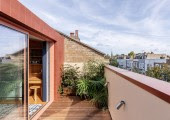 En la azotea a la cual se accede desde el dormitorio en suite existe una terraza con vistas.