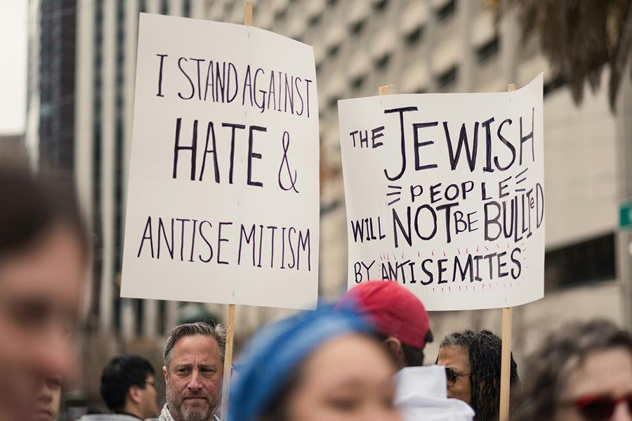 Signs that say "I stand against hate & antisemitism" and "The Jewish people will not be bullied by antisemites."