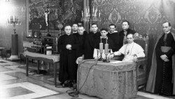 Pio XII in occasione di un radiomessaggio del 1939