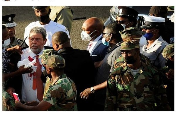 Ralph Gonsalves, Premier ministre de Saint-Vincent et les Grenadines,  évacué vers Barbade après une agression