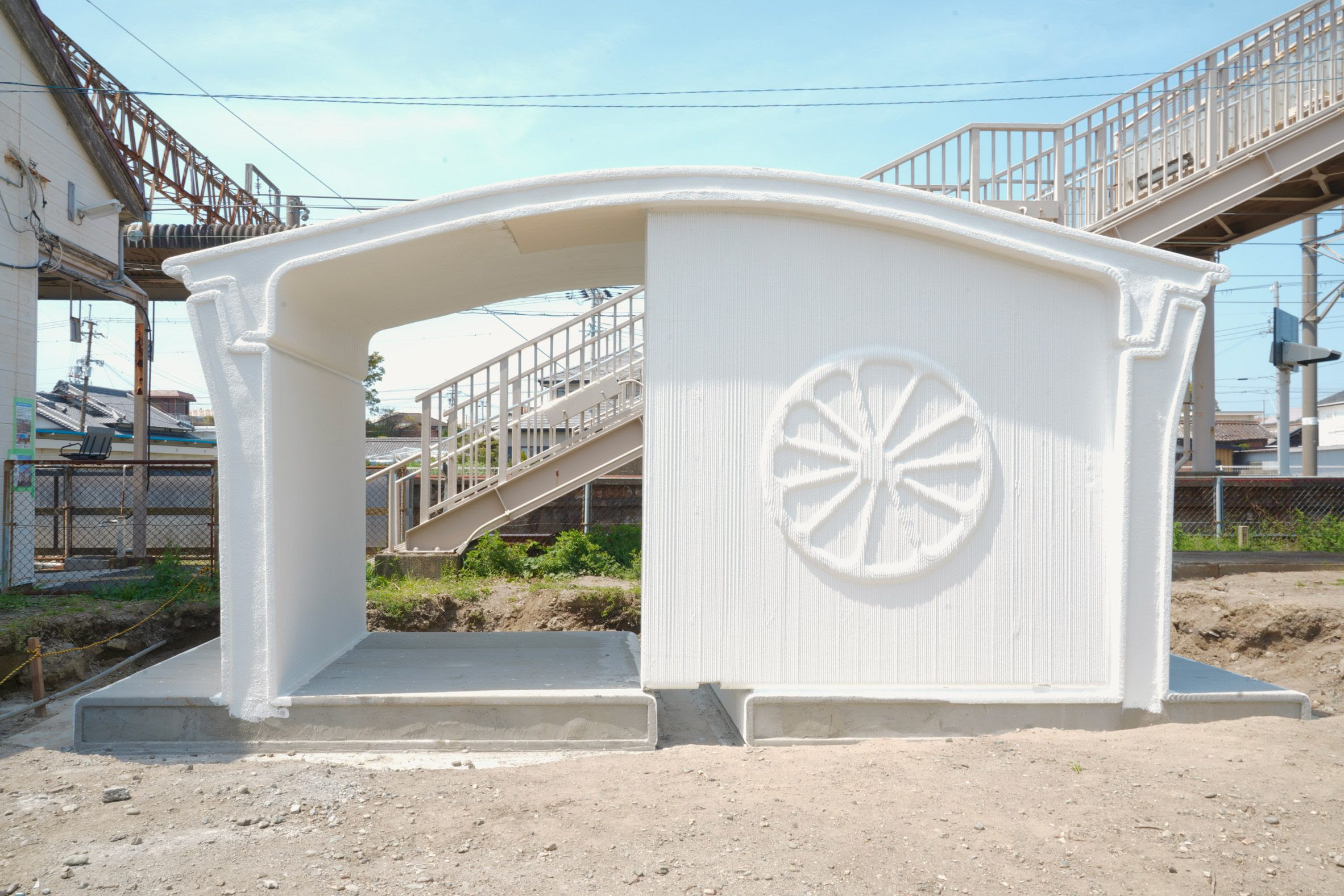 Las cuatro piezas de la estación de Hatsushima (ubicada en Arida) se fabricaron en un taller y se montaron en entre el último tren de la noche y el primero de la mañana.