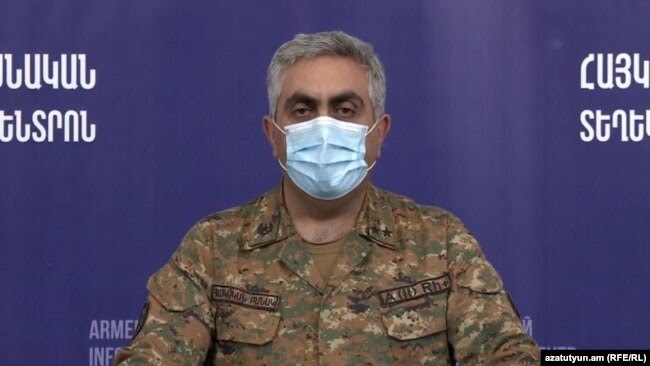 Armenia - Defense Ministry spokesman Artsrun Hovhannisian speaks at a news briefing in Yerevan, October 15, 2020.
