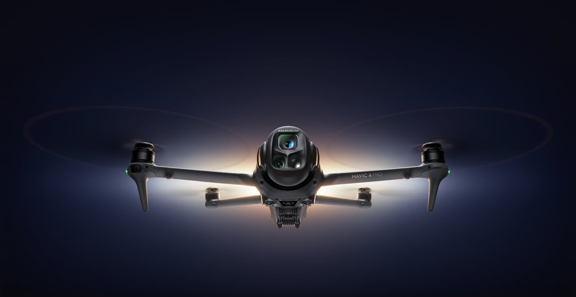 Mavic 4 Pro_Product KV_Close-up_dark