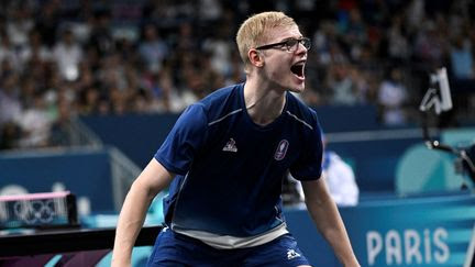 Félix Lebrun rallie les quarts de finale des JO de Paris 2024 au terme d'un match haletant, sous les yeux de Zinédine Zidane en tribunes