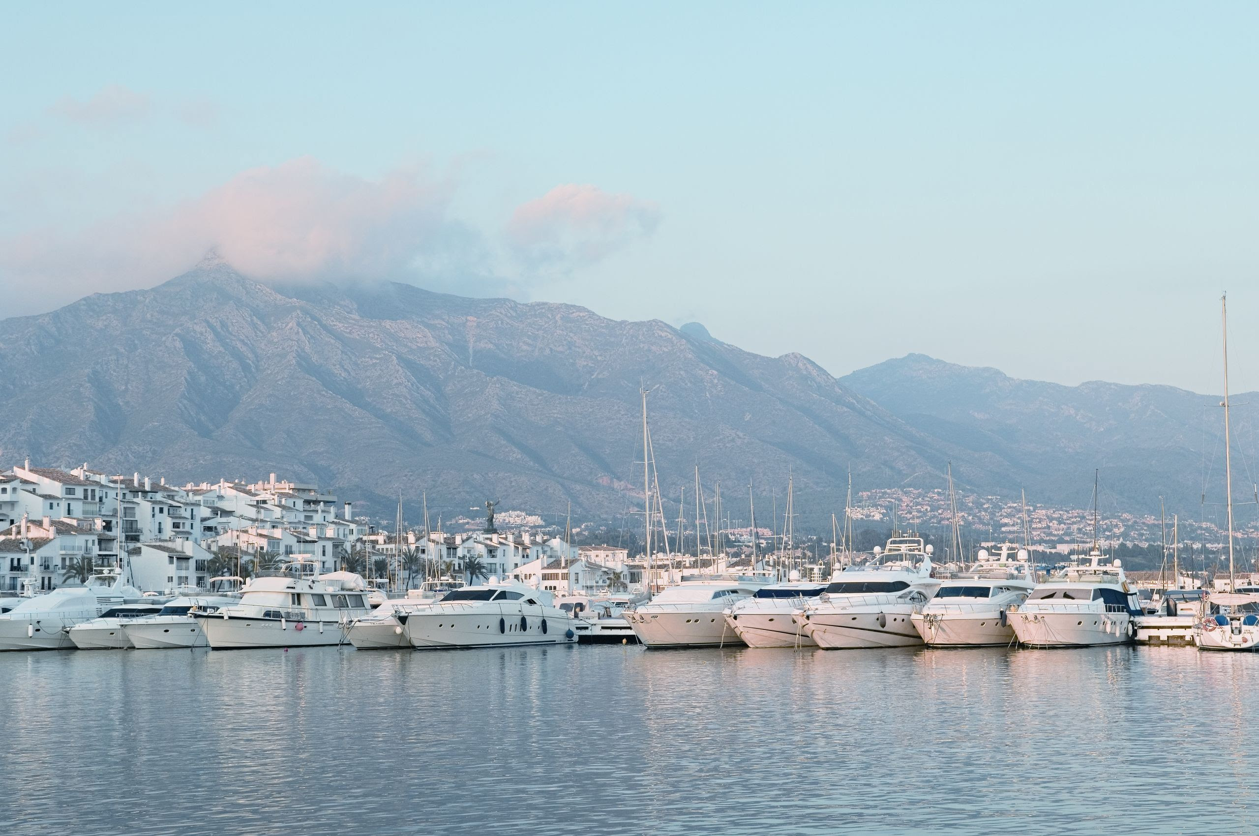 Archivo - Puerto Banús, puerto deportivo de Marbella (Málaga).