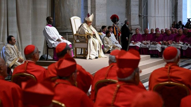 I secondi Vespri presieduti dal Papa a San Pietro per la consegna e lettura della Bolla di indizione del Giubileo 2025