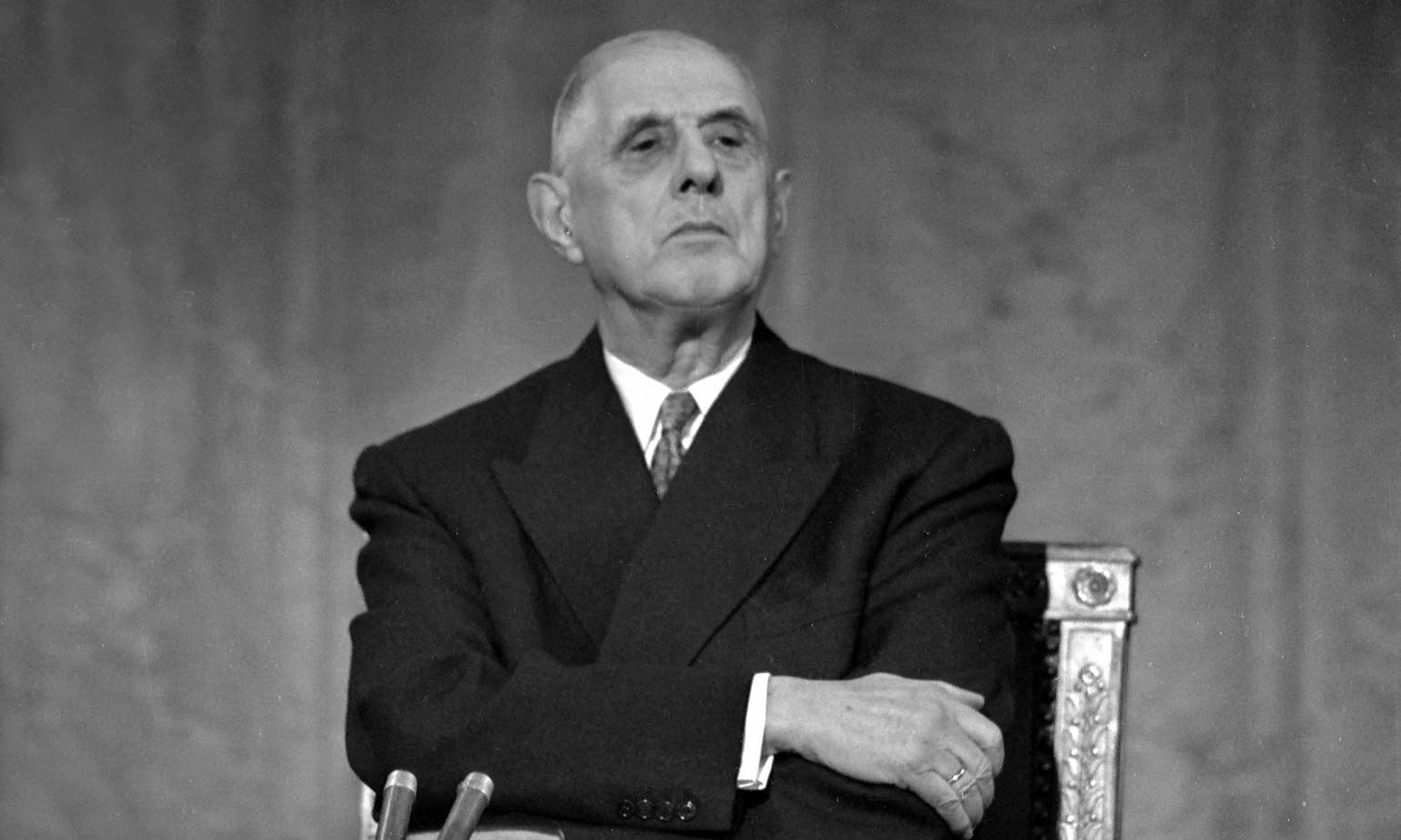 "La France vit largement de réalisations que de Gaulle a mises en place grâce aux institutions de la Ve République"