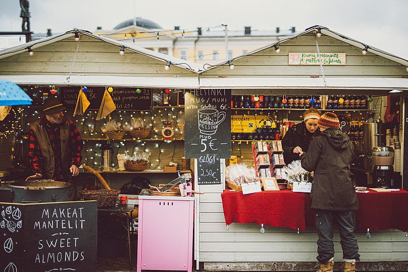 Puesto en el mercado navideño de Helsinki