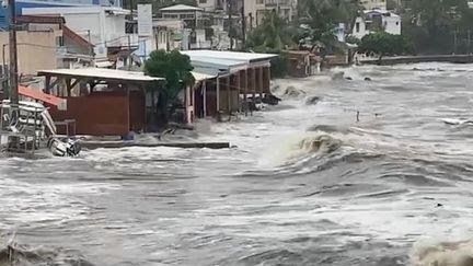 Ouragan Béryl : en images, les effets collatéraux en Martinique… les vigilances sont maintenues par Météo France