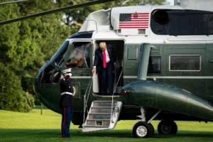 cae aprobacion de trump