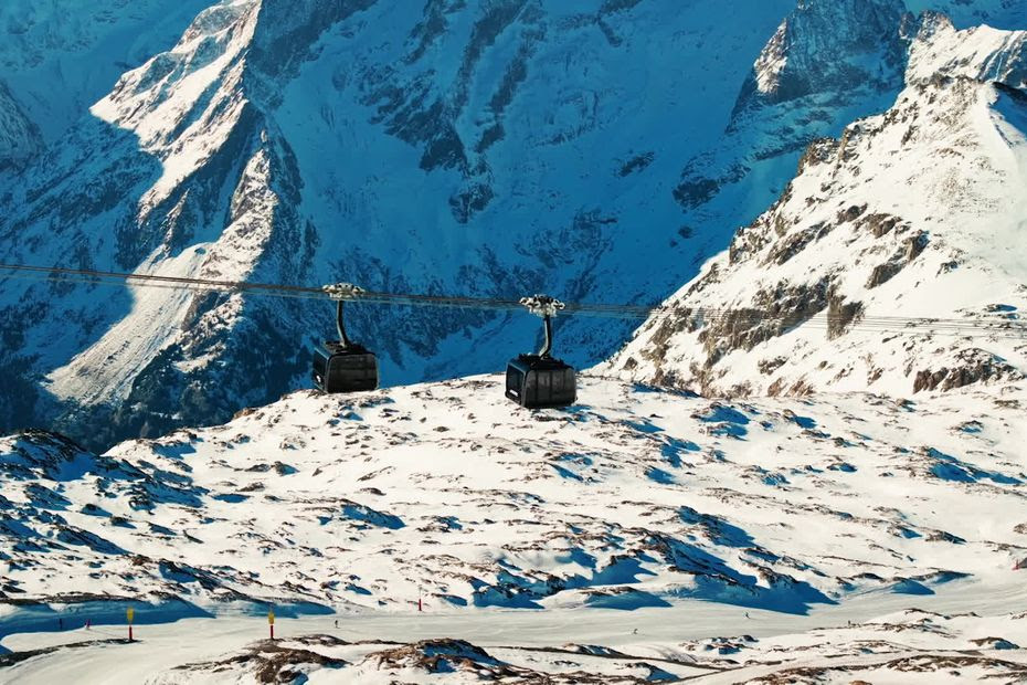 VIDÉO. 'On a l'impression d'être au cinéma' : plus rapide et plus spacieuse, une télécabine nouvelle génération inaugurée aux 2 Alpes