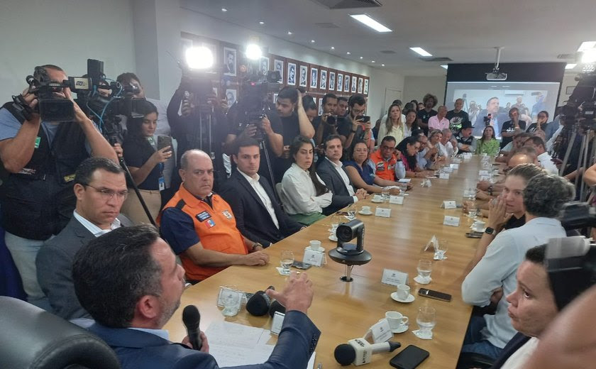 Governador e 13 prefeitos assinam 'Carta de Alagoas' com 11 medidas urgentes para reduzir efeitos do desastre ambiental