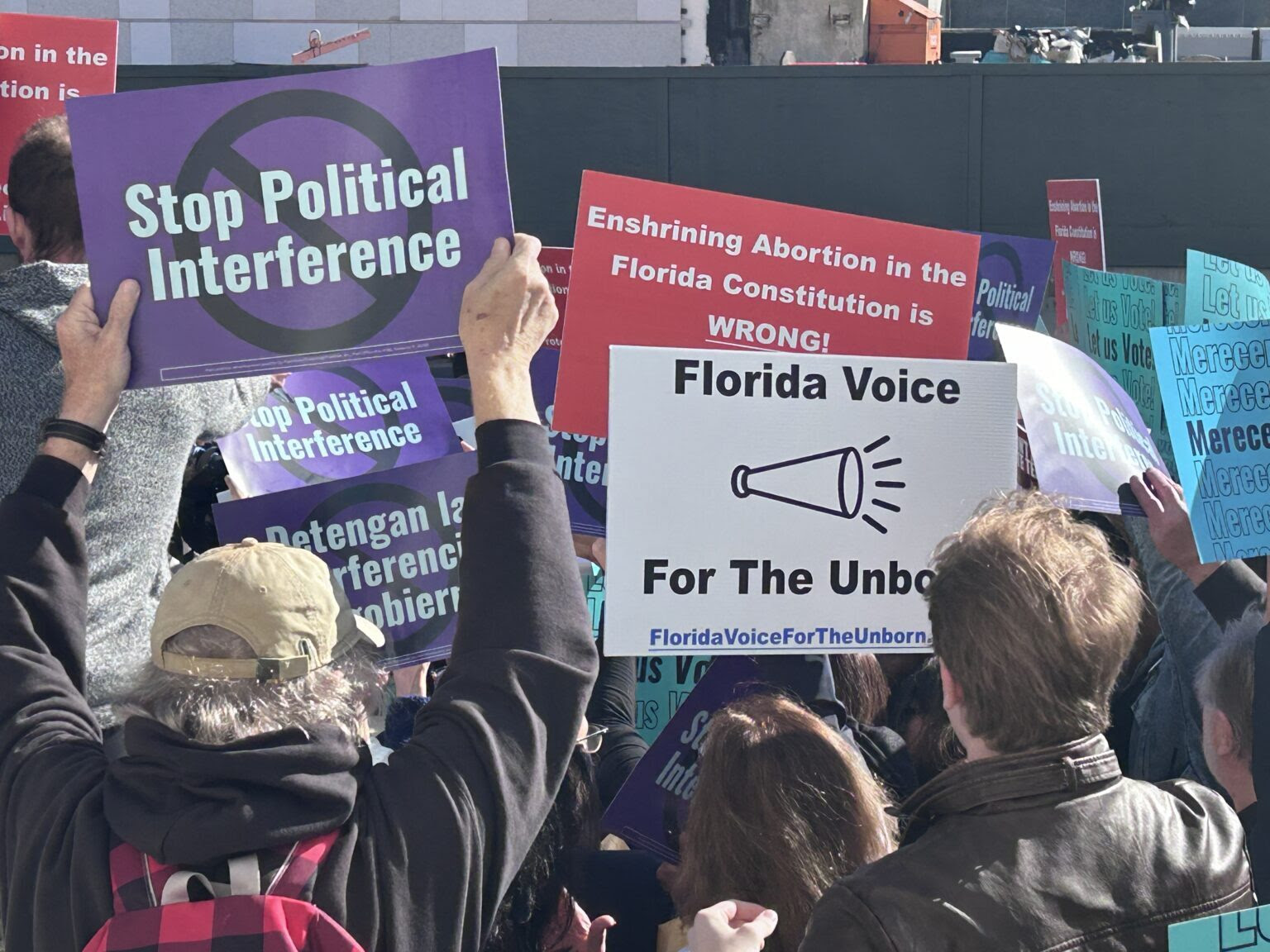 Reproductive rights supporters and opponents rally outside of the Florida Supreme Court in February. Floridians Protecting Freedom, the group steering an abortion amendment, and state officials disagree on what a financial impact statement should say on the ballot. (Jackie Llanos/Florida Phoenix)