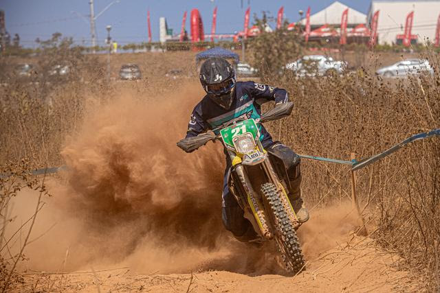 Campeão Capixaba de Enduro na EJ, Danilo Sfalfsim está em terceiro no Brasileiro (Mateus Pereira/Dirt)